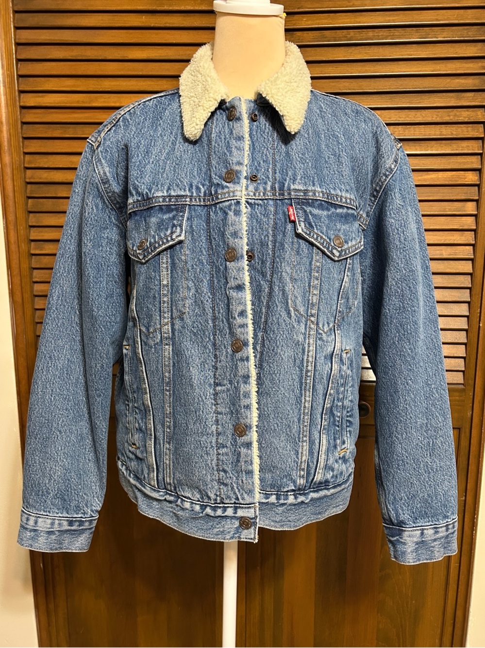 Levi's Stone Washed Denim Jean Trucker Jacket with Cream Sherpa Collar Size L